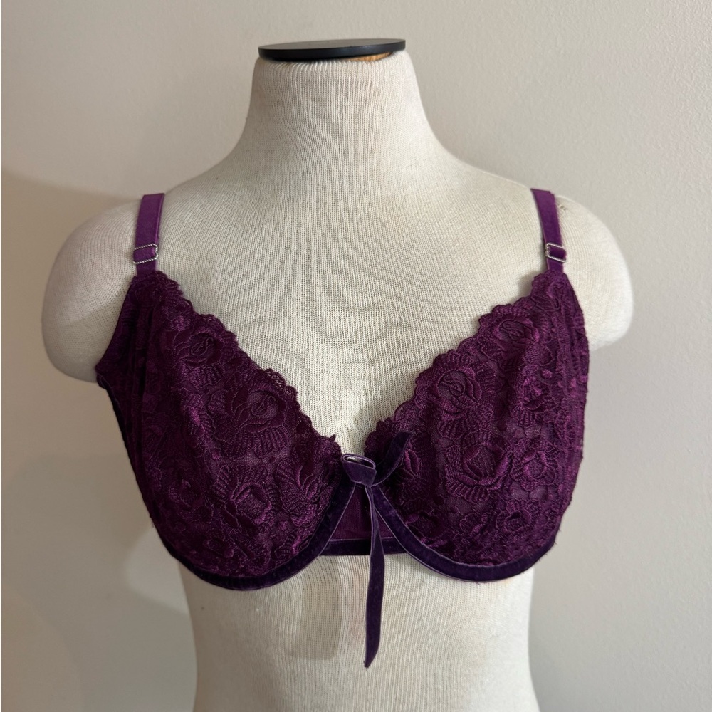 Victoria’s Secret Purple Lace Bra Fishnet Net 38D NWOT